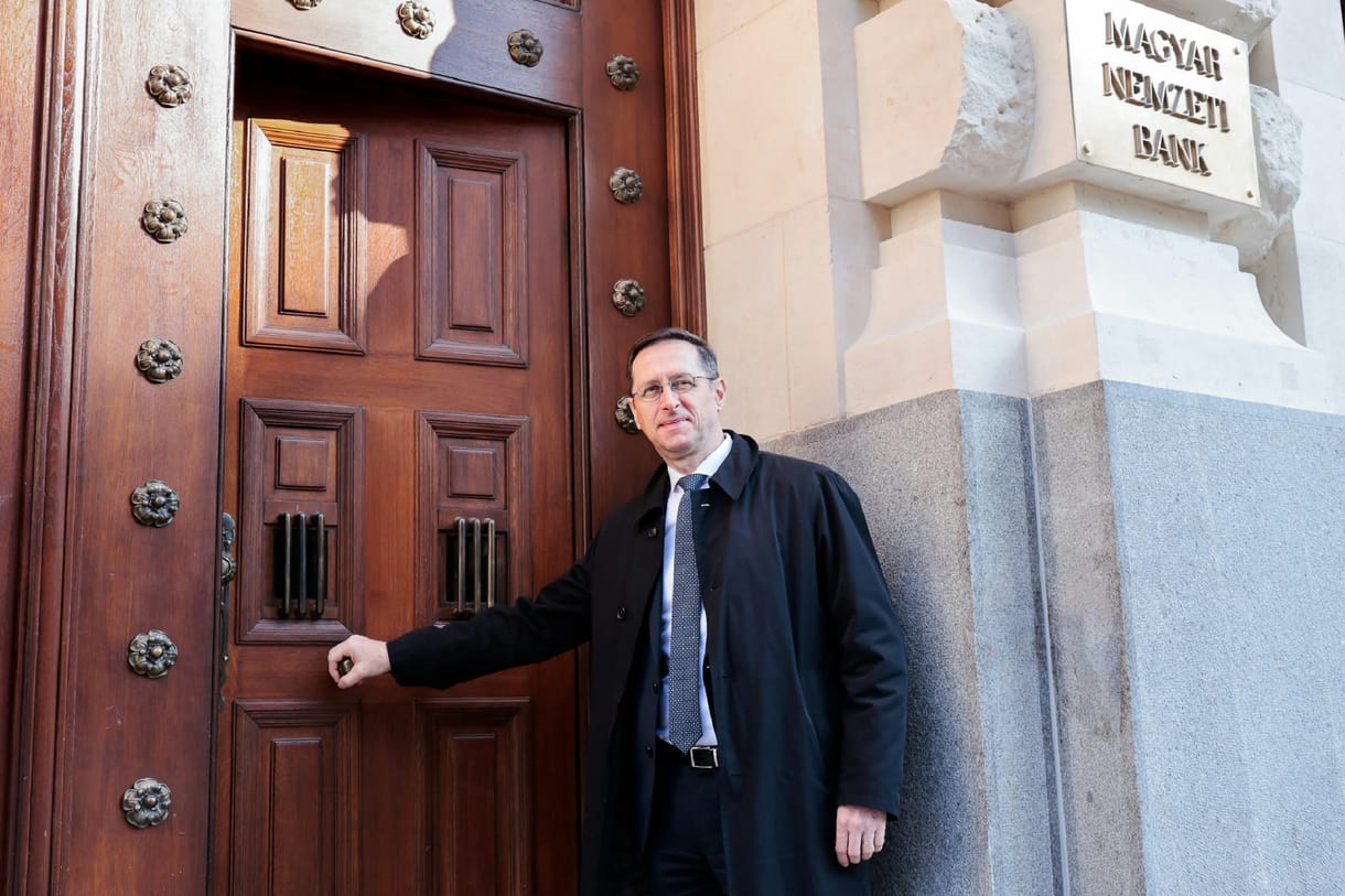 Az MNB-alapítványok eltűnt százmilliárdjai: amíg elnök nem lett, Varga Mihály sem zavartatta magát