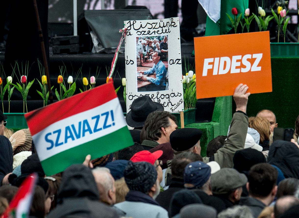 Hangosbeszélővel felszerelt kampányautókkal terjeszti a békét a CÖF–CÖKA Budapesten és vidéken