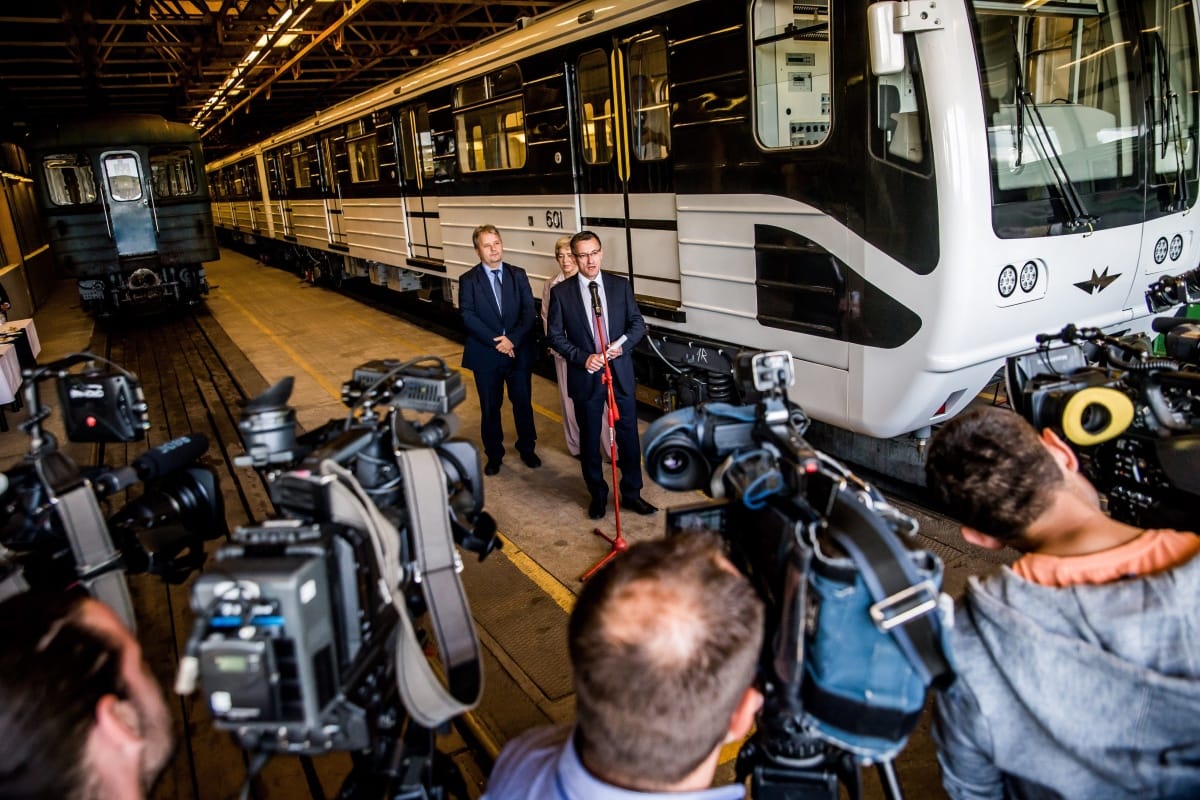 Így rappel Szalóczy Pál a 3-as metróban – videó