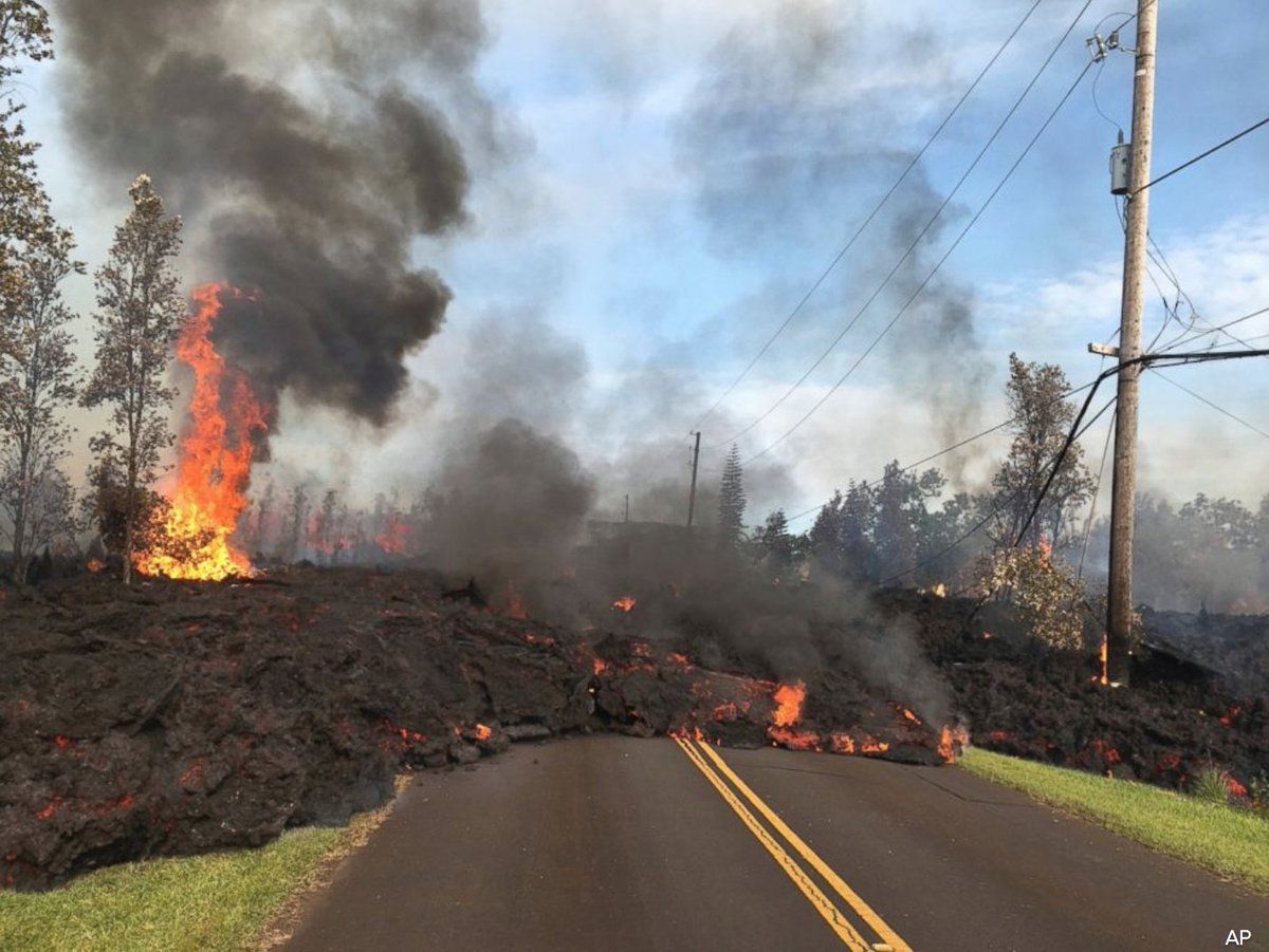 Félelmetes látvány a Hawaiira betörő tűztenger – videó