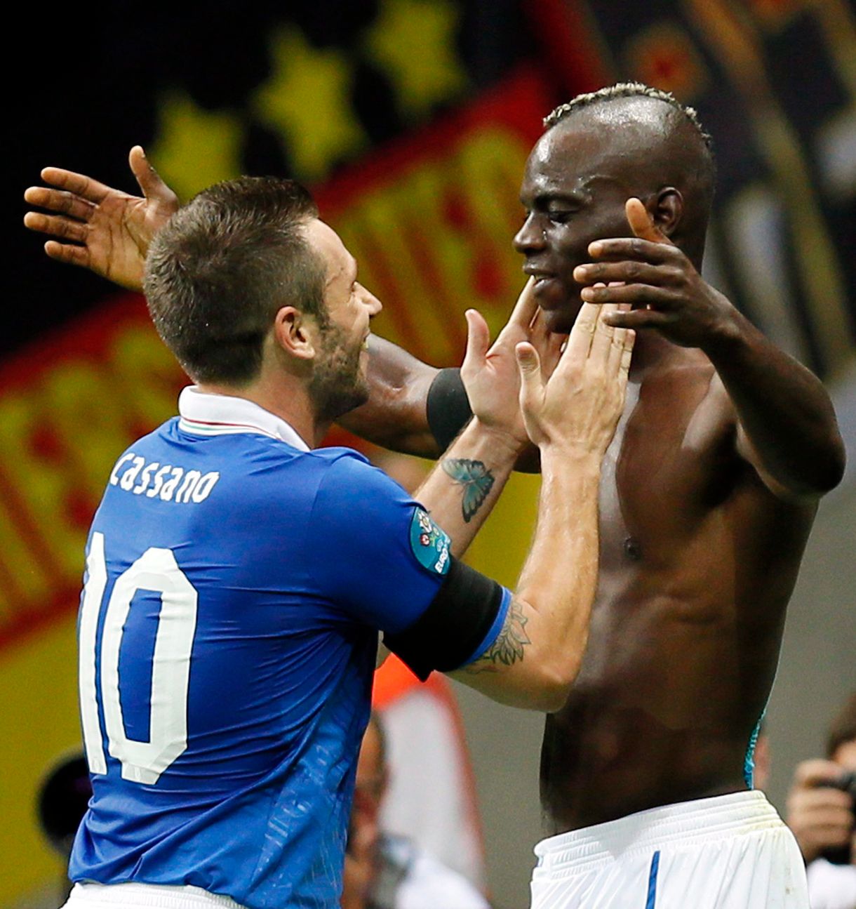 Fotók: Balotelli félmeztelenül ünnepelte a pályán második gólját
