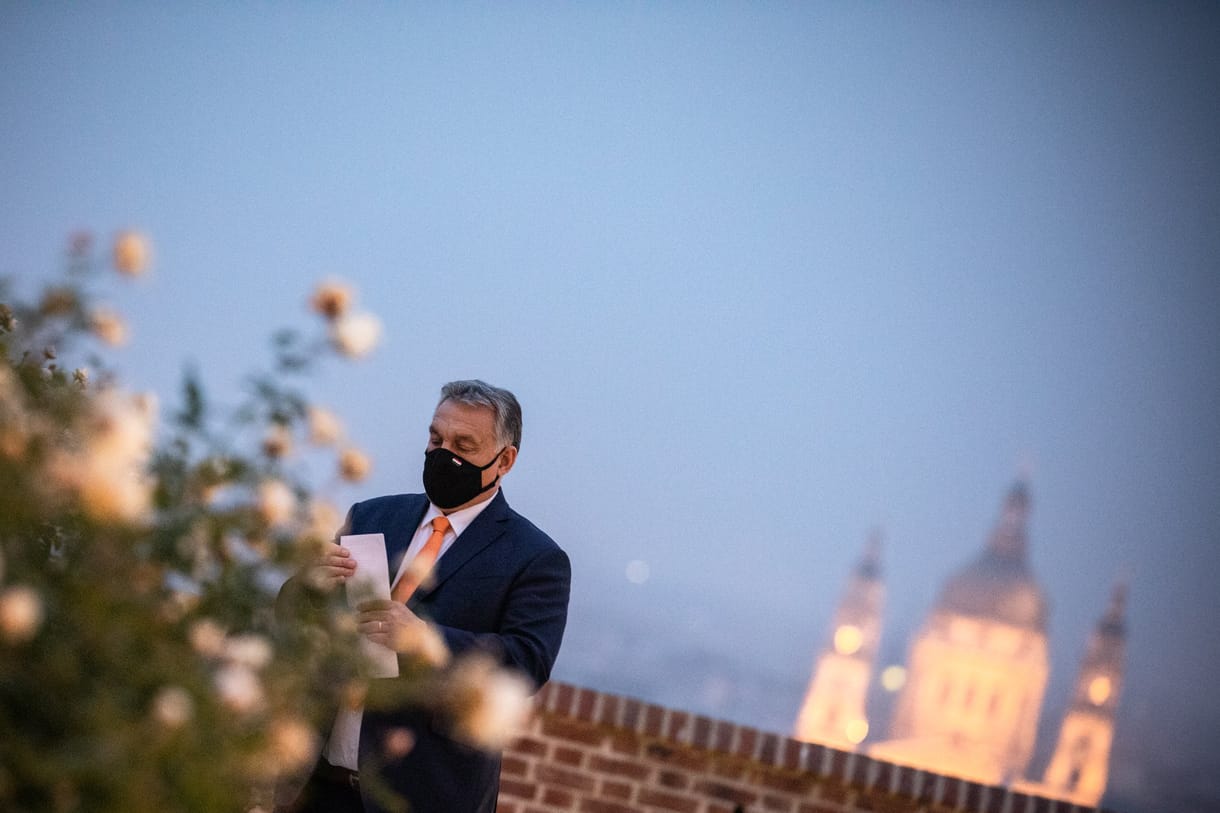 Orbán Viktor elment a Honvédkórházba, hogy meglátogassa a megkéselt rendőrt
