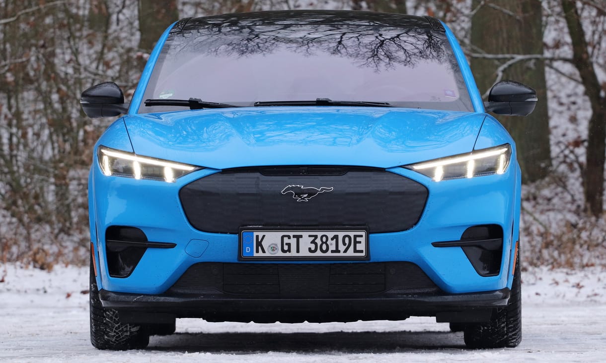 Nálunk nem csökken a Ford villanyautójának ára, a VW sem vágja meg az árait