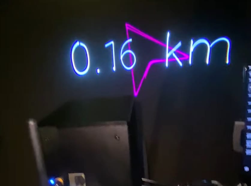 Minden kerékpáros álma lehet: a bicikli elé, az útra vetíti az irányt ez a lézeres GPS
