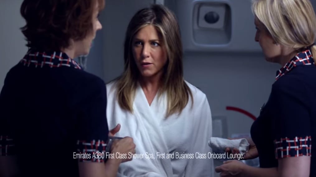 Szörnyű rémálmot vállalt be Jennifer Aniston az új Emirates-reklámban – videó