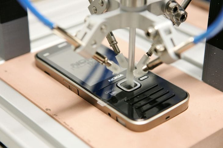 Nekimegy a versenytársaknak a Nokia