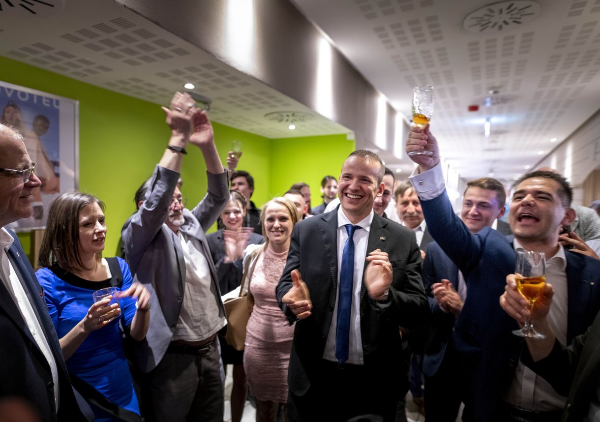 Ha akarja, ha nem, a Fidesz szekerét fogja tolni a parlamentben is a Mi Hazánk