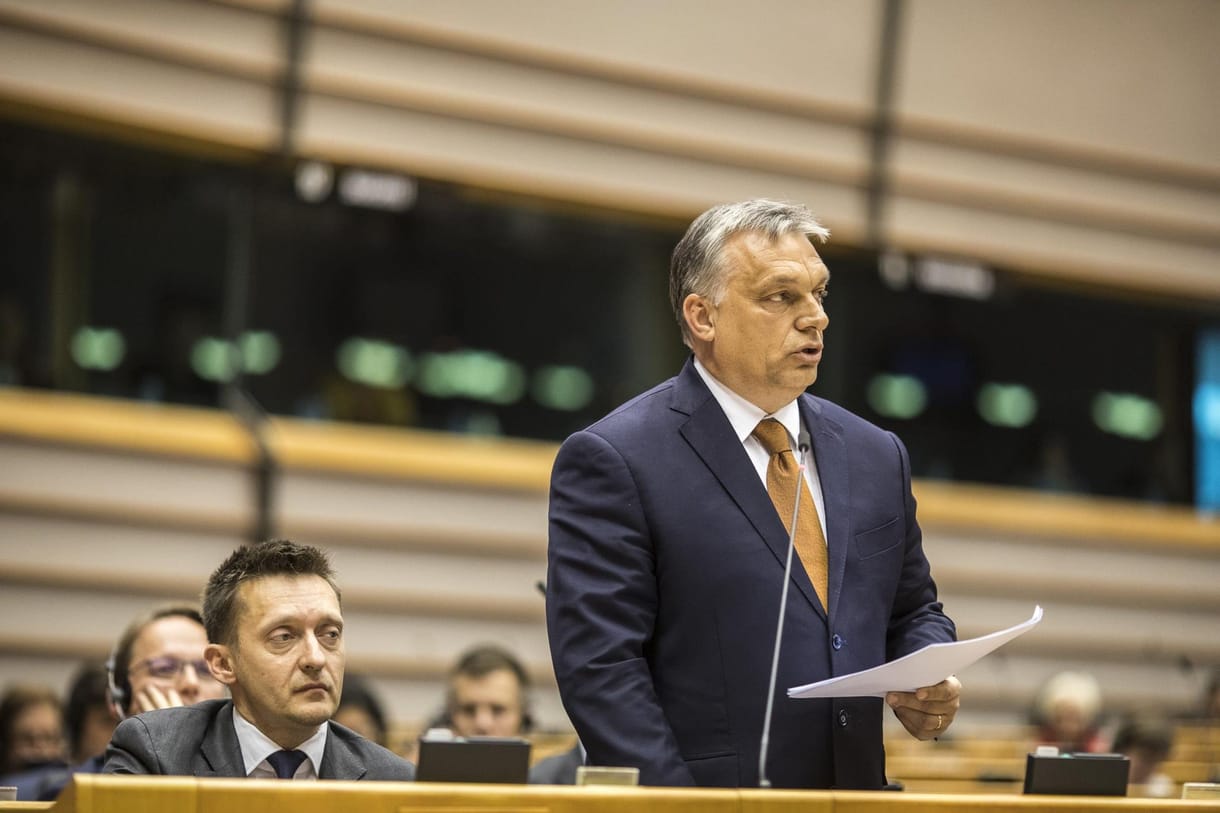 Azt a jelentést sorosozta le Orbán, amelyet a Néppárt is megszavazott