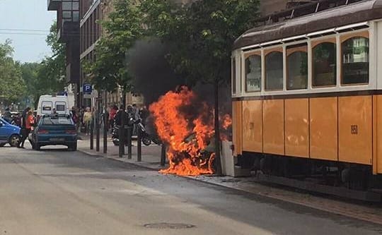Videó: autó lángolt Szeged belvárosában
