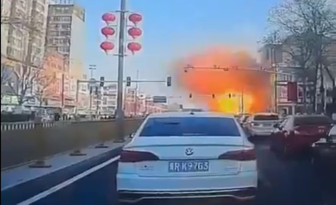 Gázrobbanás repített a levegőbe egy éttermet Kínában, többen meghaltak – videó