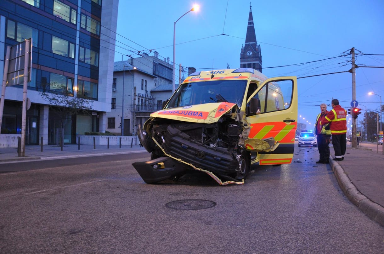 Gyorséttermi órabérnél kevesebbet kap egy mentős