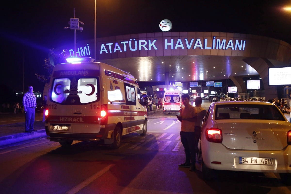 Öngyilkos merénylők robbantottak az isztambuli reptéren: 41 halott