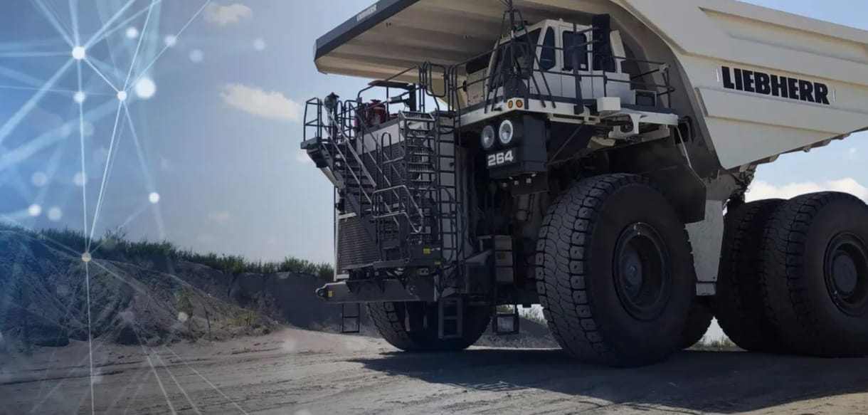 240 tonnás elektromos teherautó-monstrumot kezdenek használni egy bányában