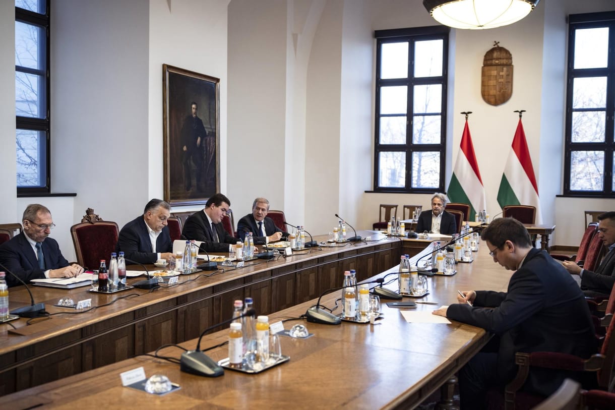 Új honvédelmi miniszterrel vághat neki Orbán a következő ciklusnak