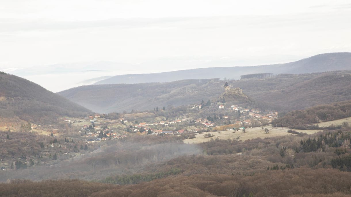 Hazai pálya: Vártúra a határon