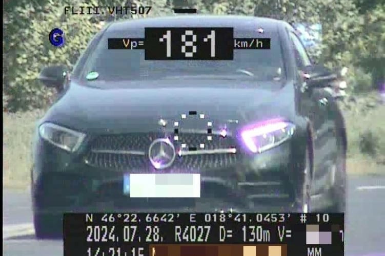 Próbakörre vitt egy Mercedest egy nő Szekszárdnál, 180-nal kapták el
