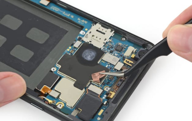 Szétszedték, és még titkos processzort is találtak a Pixel 2 XL-ben