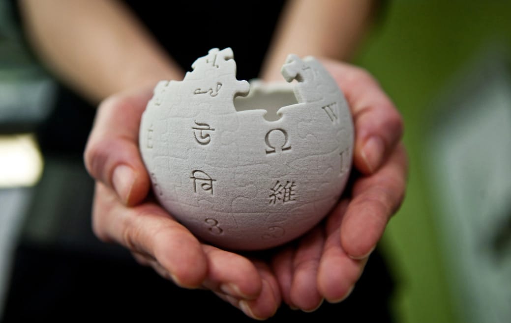 Rászabadult a mesterséges intelligencia a Wikipédiára, a hatása már érezhető