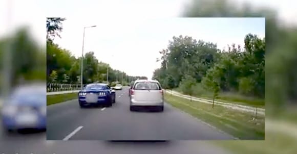 Győrben valaki egy Ford Mustanggal iratkozott fel a szégyenfalra – videó