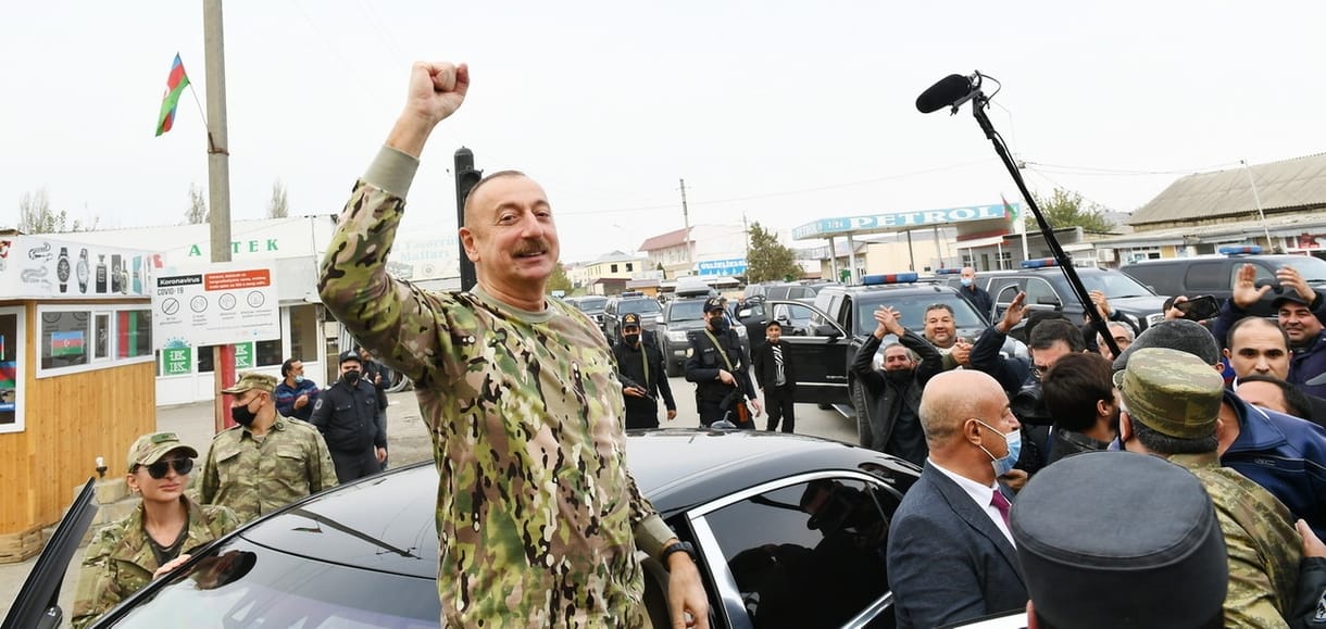 Győzelmi körútra indult az azeri elnök a feleségével Hegyi-Karabahban
