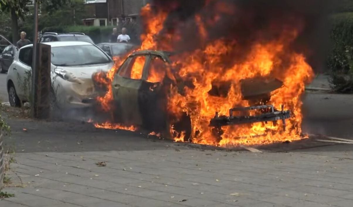 Pillanatok alatt porrá égett egy elektromos Volkswagen ID.3 - videó