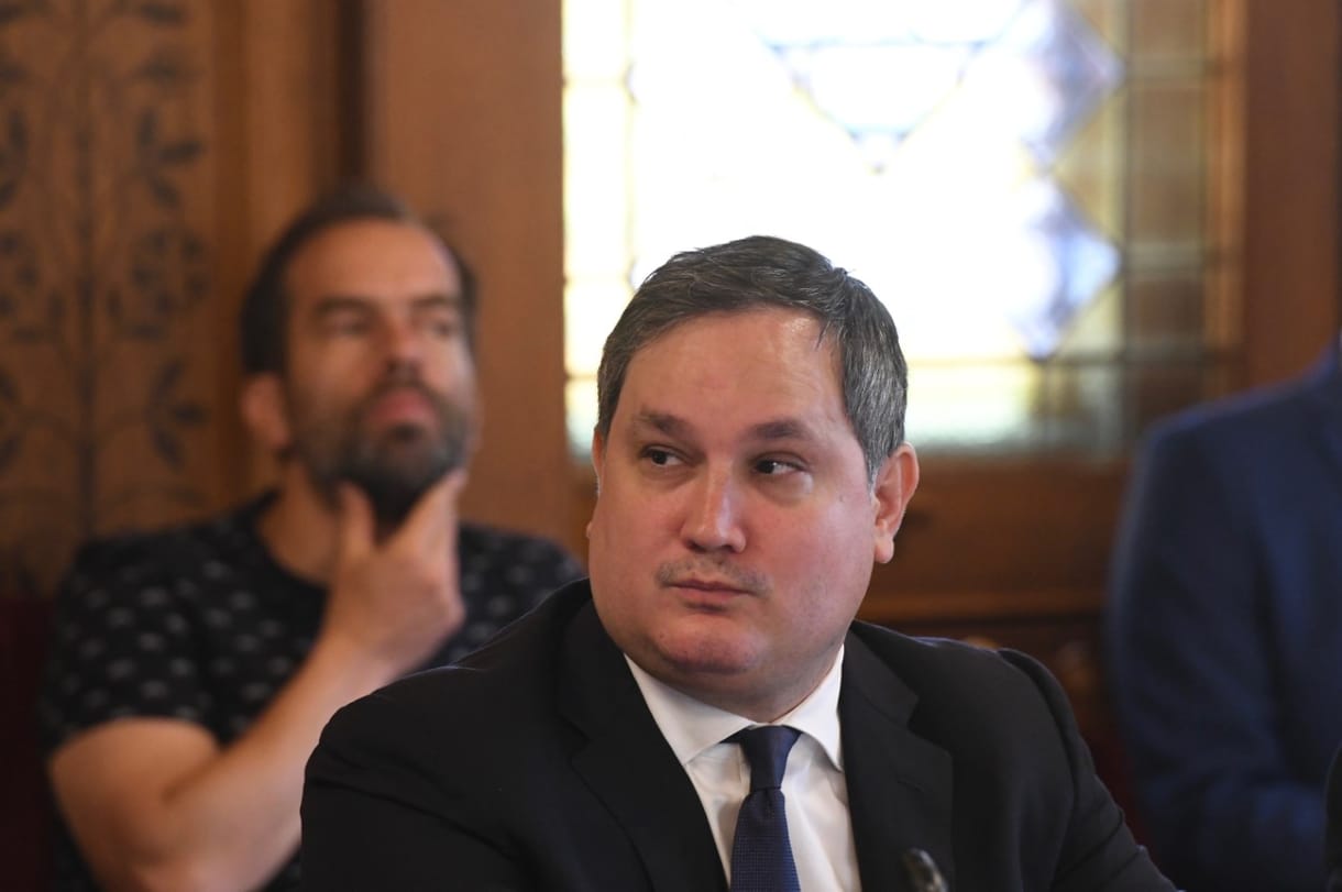 Nagy Márton behívta a Mol és a Magyar Ásványolaj Szövetség vezetőit az elszálló üzemanyagárak miatt