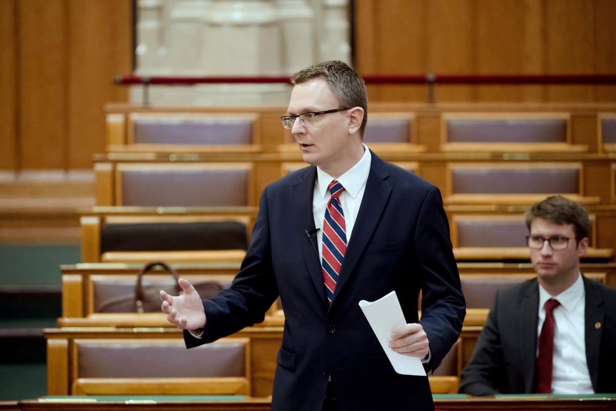Rétvári szerint nincs korszerűbb pedagógia, mint az egyházi