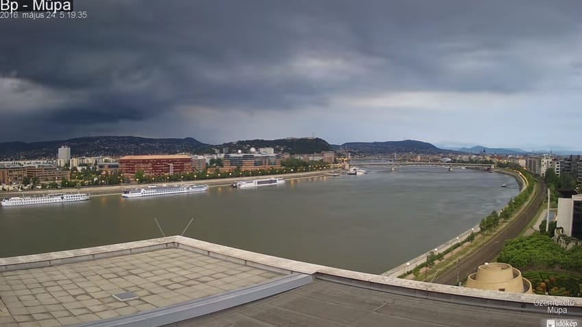 Így csapott le hajnalban a vihar Budapestre – gyorsított felvételek