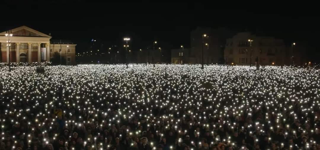 Az eredeti adminisztrátorokat kipenderítve nyúlták le az egyik legnagyobb ellenzéki Facebook-csoportot