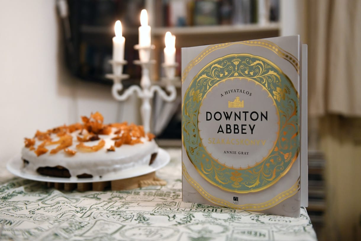 „Daisy! Fagylaltot mondtam, nem cukormázas tortát!” – kipróbáltuk a Downton Abbey-szakácskönyvet