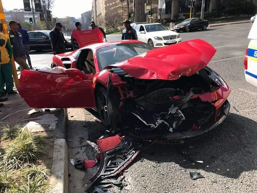 Videó: ripityára törték a Ferrarit, és ezt a fedélzeti kamerája is felvette