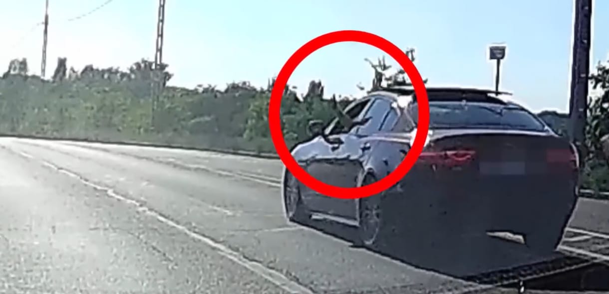 Próbaidőre ítélték a sofőrt, aki még arra is vette a fáradságot, hogy bemutasson a büntetőfékezése után ütköző autósnak
