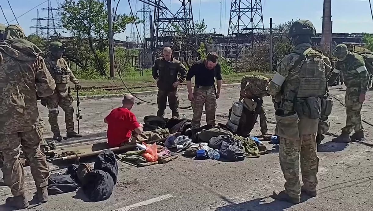 Oroszország kiléphet a WHO-ból, börtönkolóniára vitték az Azovsztal védőit – ez történt a háború 85. napján