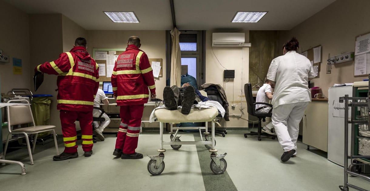 Gyorsított eljárásban ítéltek el egy mentősökre támadó férfit