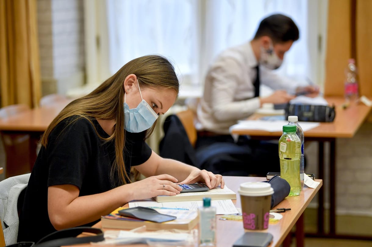 Szaktanár a matekérettségi második részéről: Barátibb feladatok után nehezebbek következnek