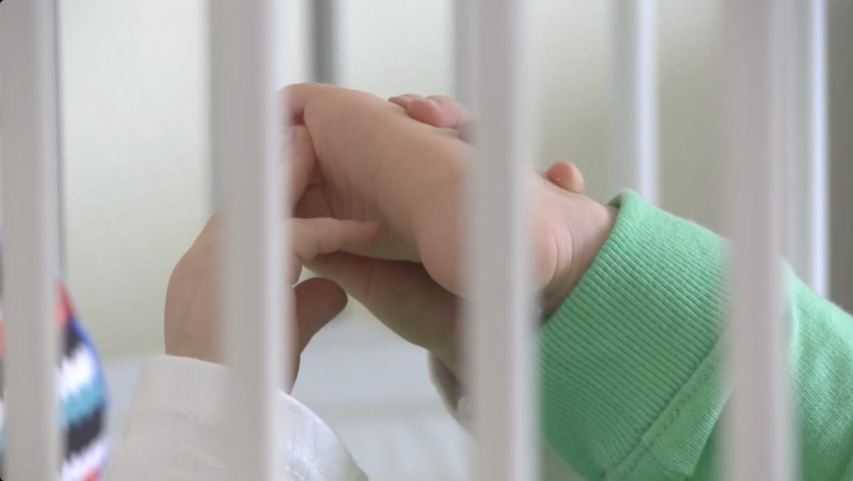 Elhagyhatja a kórházat az a két kétéves kisfiú, akikről szívbetegségük miatt mondtak le szüleik