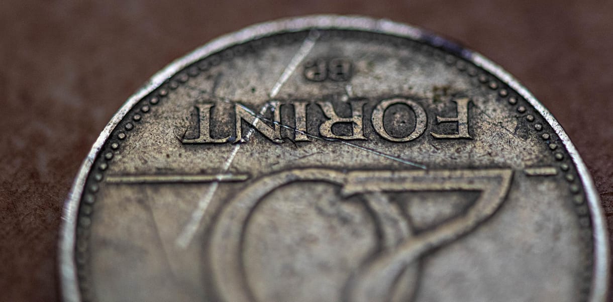 Közzétették a fizetési számokat megyénként: 413 ezer forint az átlagkereset Budapesten, 238 ezer Szabolcsban