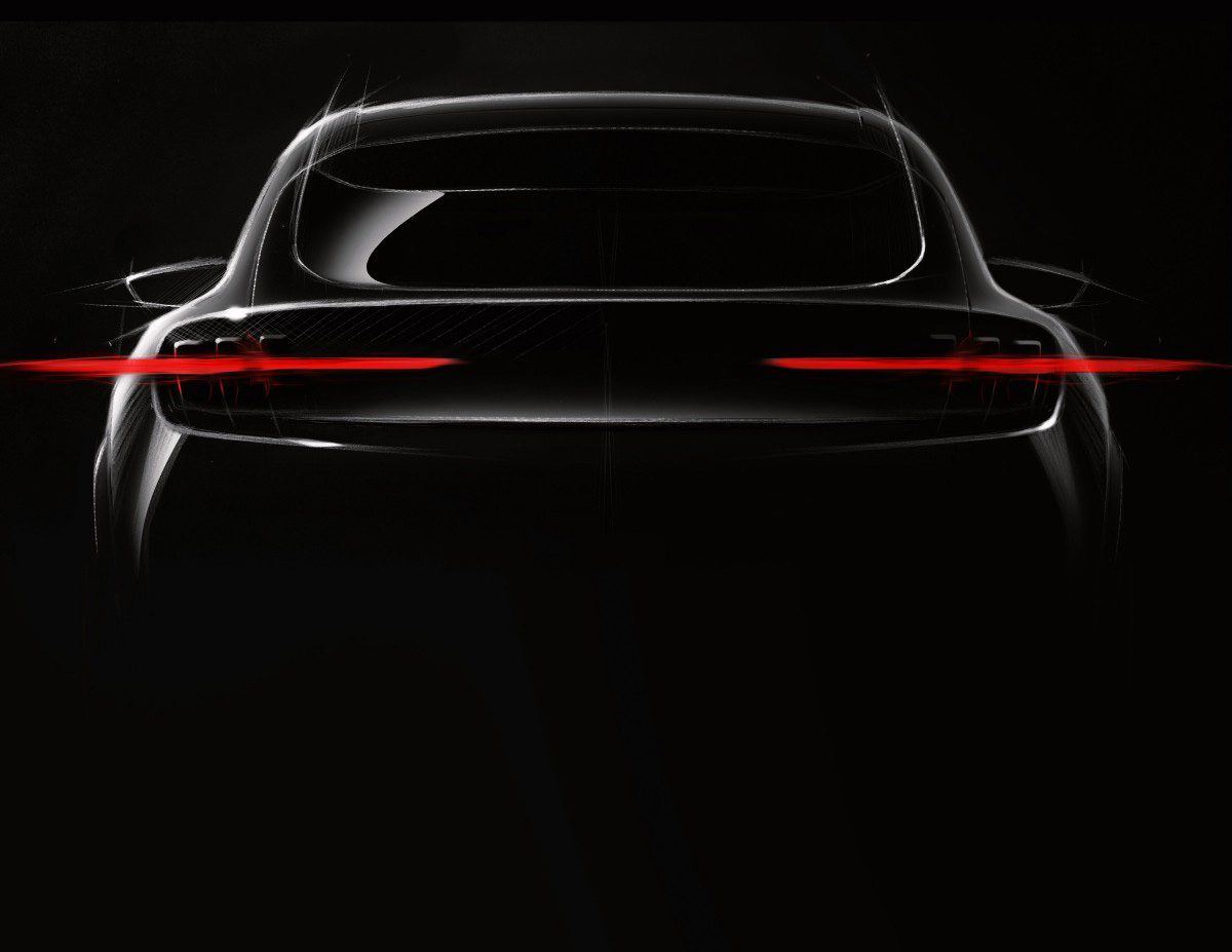 Mustang-szerű izmos villanyautót ígér a Ford