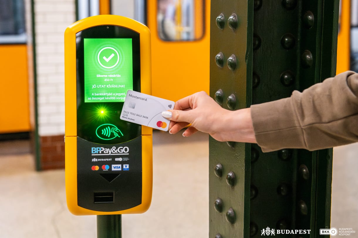 Még várni kell rá, de a BKK már dolgozik azon, hogy minden járaton elérhető legyen a digitális fizetés