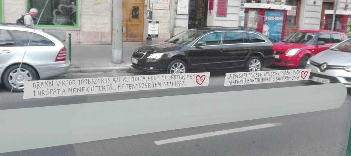 A 4-6-os megállóban üzenték meg a civilek, hogy Orbán nem mondott igazat – fotó
