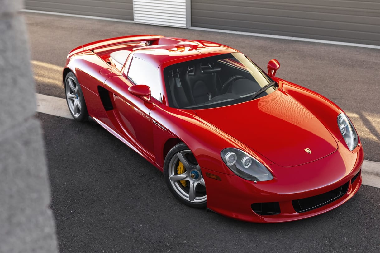 Félmilliárd forint egy piros Porsche Carrera GT, ami mindössze 1241 kilométert futott