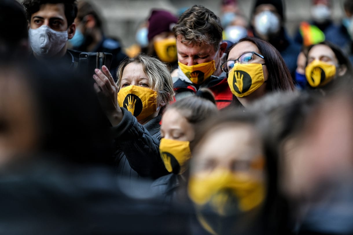 Megvágták egy nő arcát Csepelen, feltehetőleg az SZFE-s maszkja miatt
