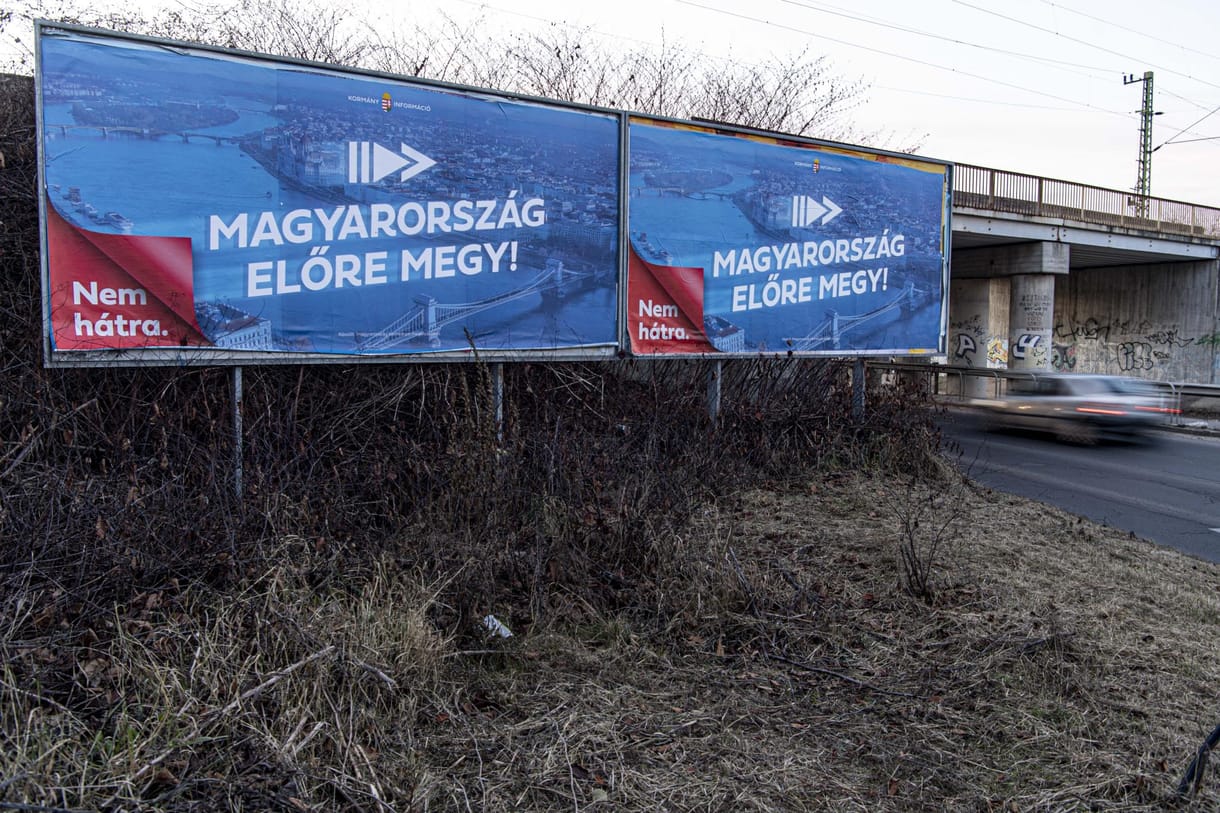 Zavarja a 400-as euró? Olvasson kormányközeli médiát, ott szó sem esik róla!