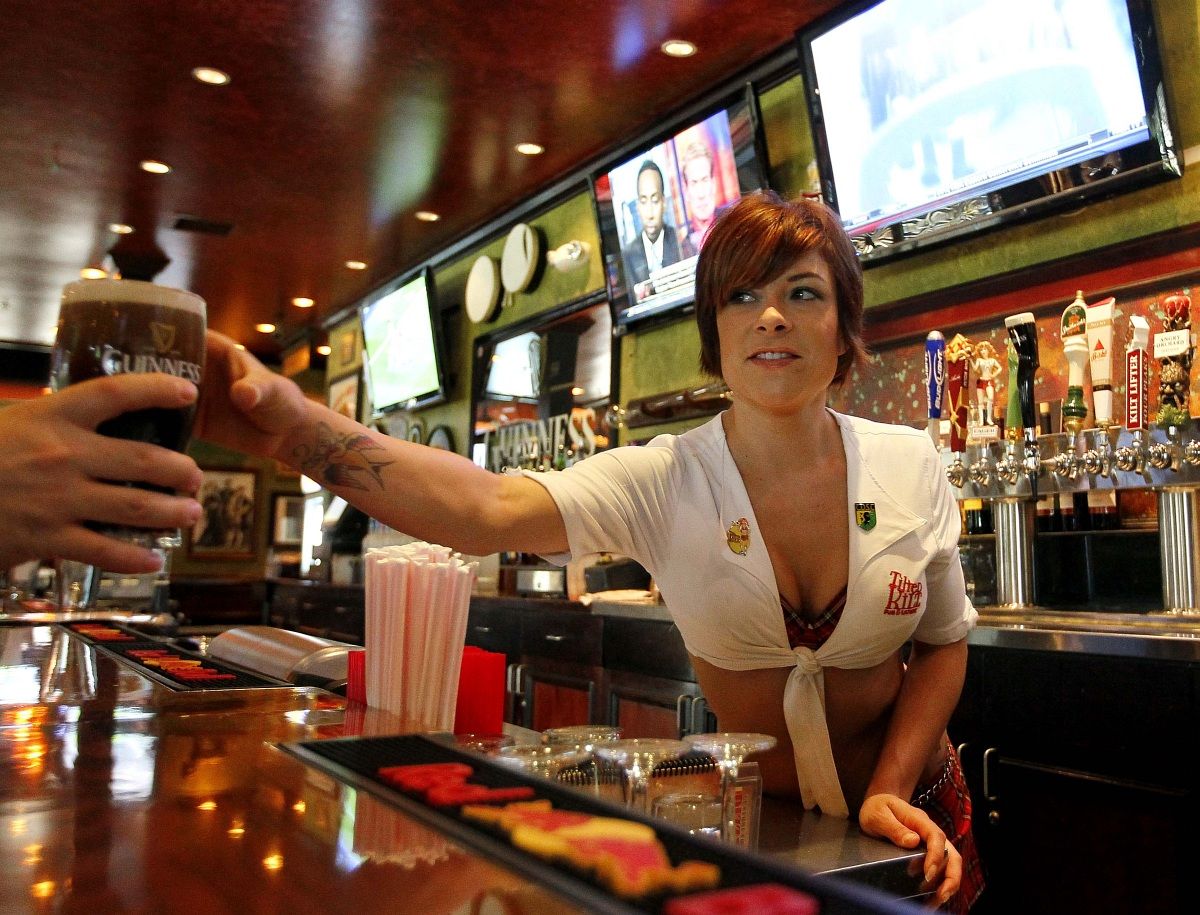 Csődöt jelentett a Hooters, családbarát étteremlánccá szeretnék átszervezni