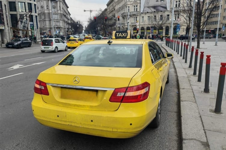 A taxis hiénák mintapéldányát csípte nyakon egy rendőr Budapesten