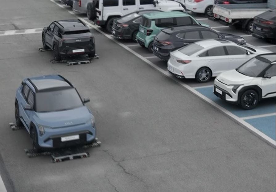 Táncos lábú, önjáró robotok parkolják le az autókat ebben a látványos videóban