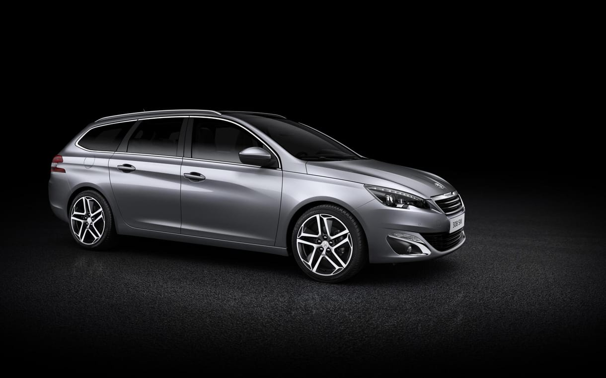 Első képek az új kombi Peugeot 308-asról