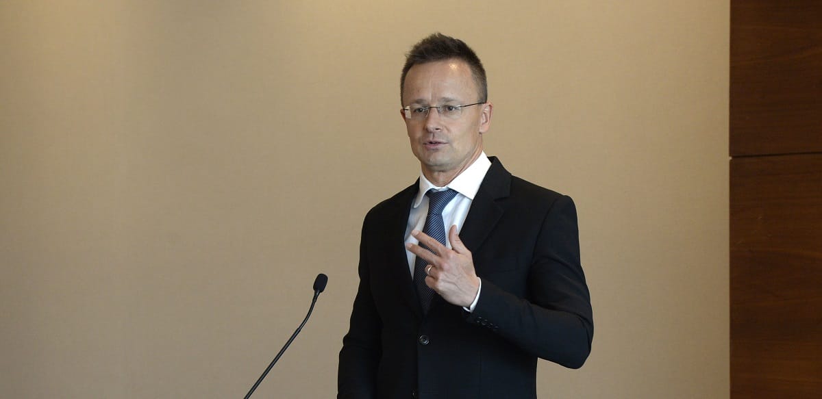 Szijjártó 16 milliárdot ígért egy brit cégnek egy magyar beruházásért, de Brüsszel közbelépett