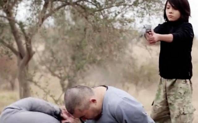 Szakértők: Kamu az Iszlám Állam gyerekhóhéros videója