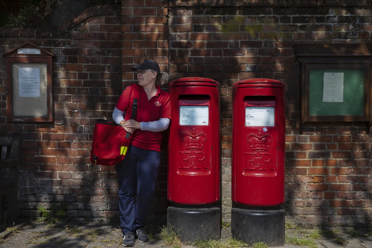 175 év után megújulnak a brit postaládák, napelemet és vonalkódolvasót is kapnak